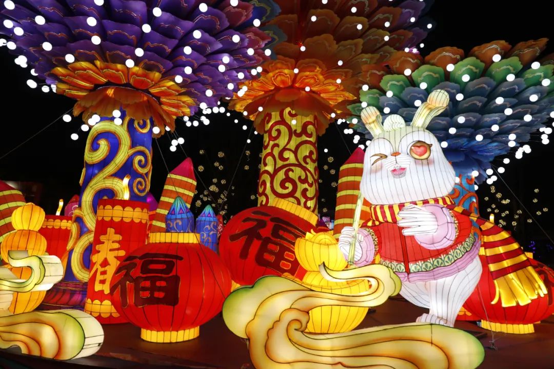 金沙遗址博物馆“金沙太阳节”灯组.jpg